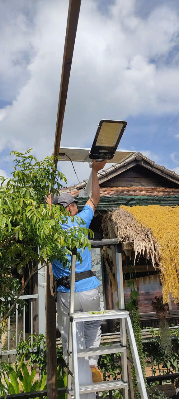 Máy Năng Lượng Mặt Trời
